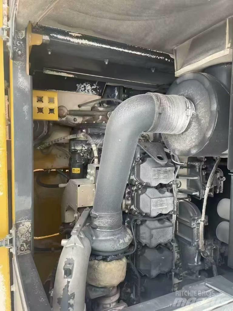 Komatsu pc850 Pásové rýpadlá