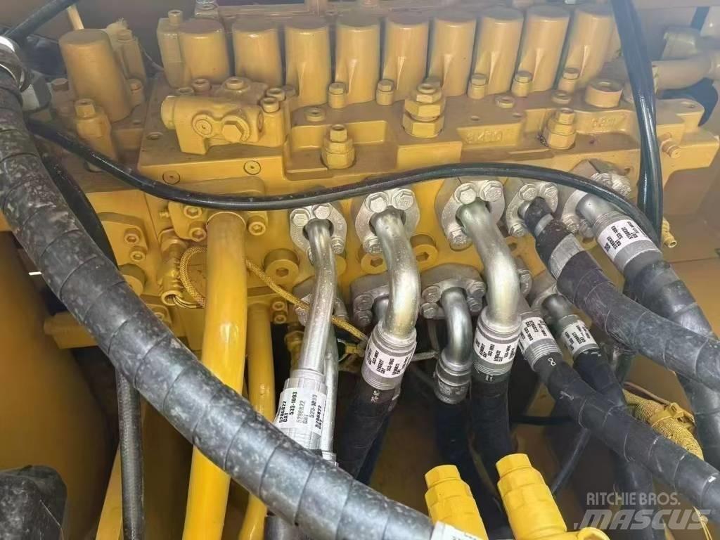 CAT 323GC Pásové rýpadlá