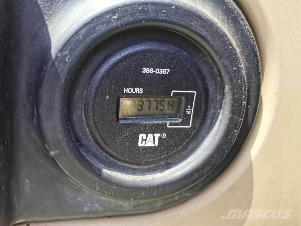 CAT 320 C L Pásové rýpadlá