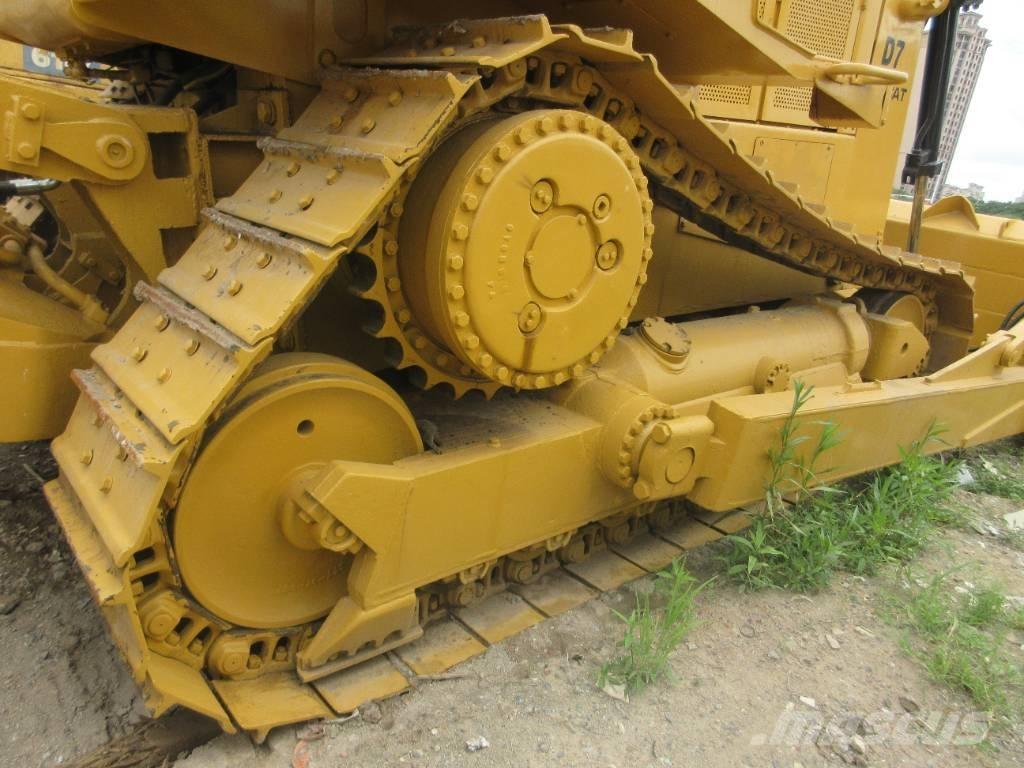 CAT D 7 H Pásové dozéry