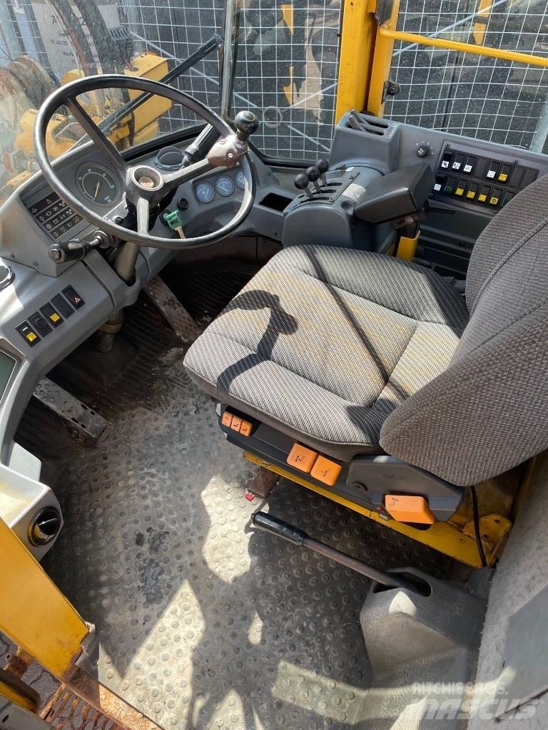 Volvo L120B Kolesové nakladače