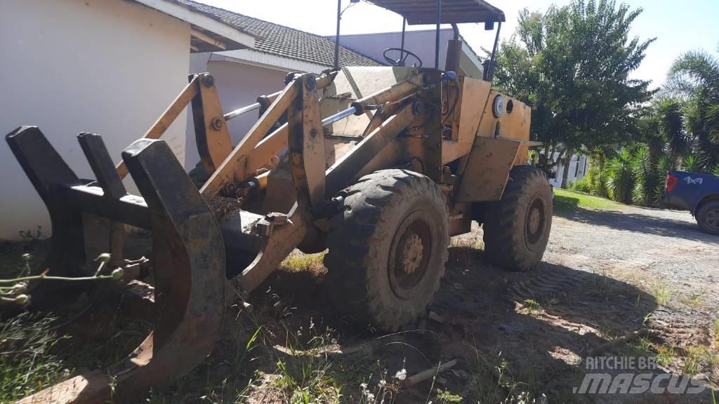 CASE W20B Kolesové nakladače
