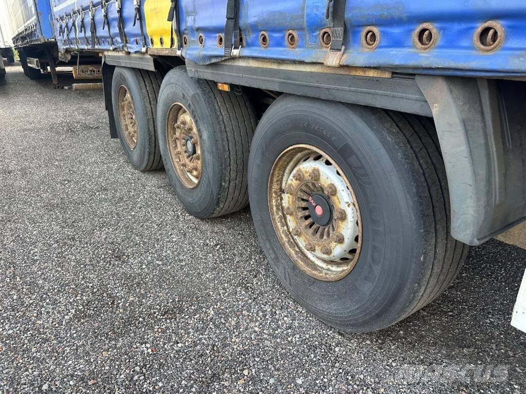 Krone SD serie 8354 Prívesy s bočnou zhrnovacou plachtou