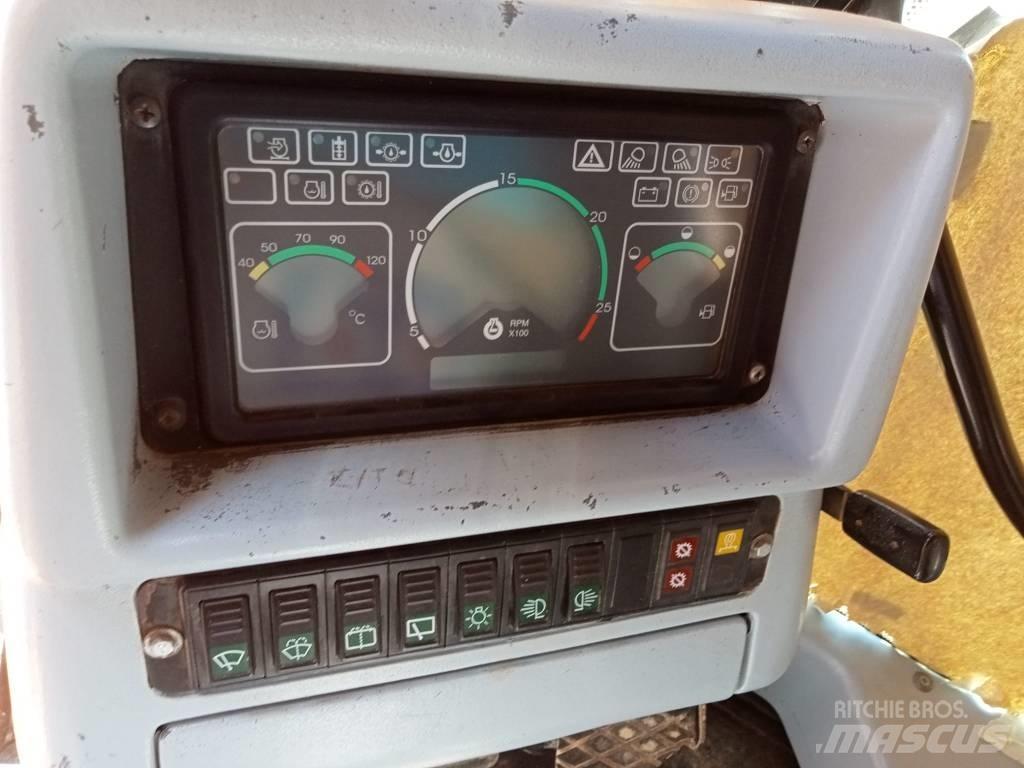 Fiat-Hitachi D 180 Pásové dozéry