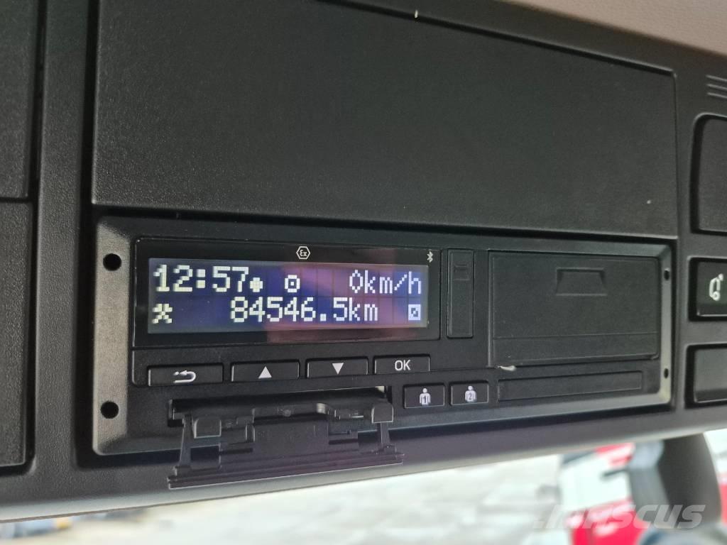 DAF XD 370 Nákladné vozidlá s bočnou zhrnovacou plachtou