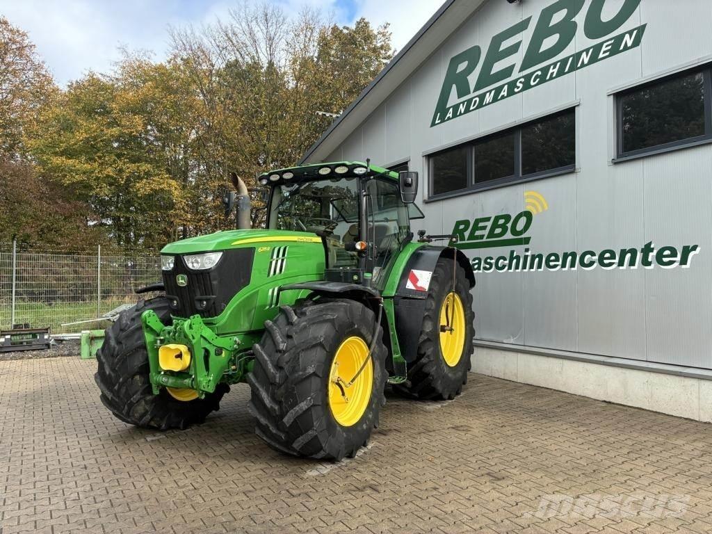 John Deere 6215R Traktory