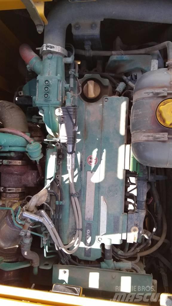 Volvo EC220DL Pásové rýpadlá