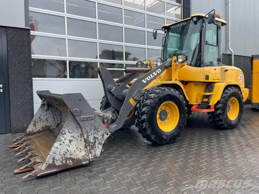 Volvo L30G Kolesové nakladače