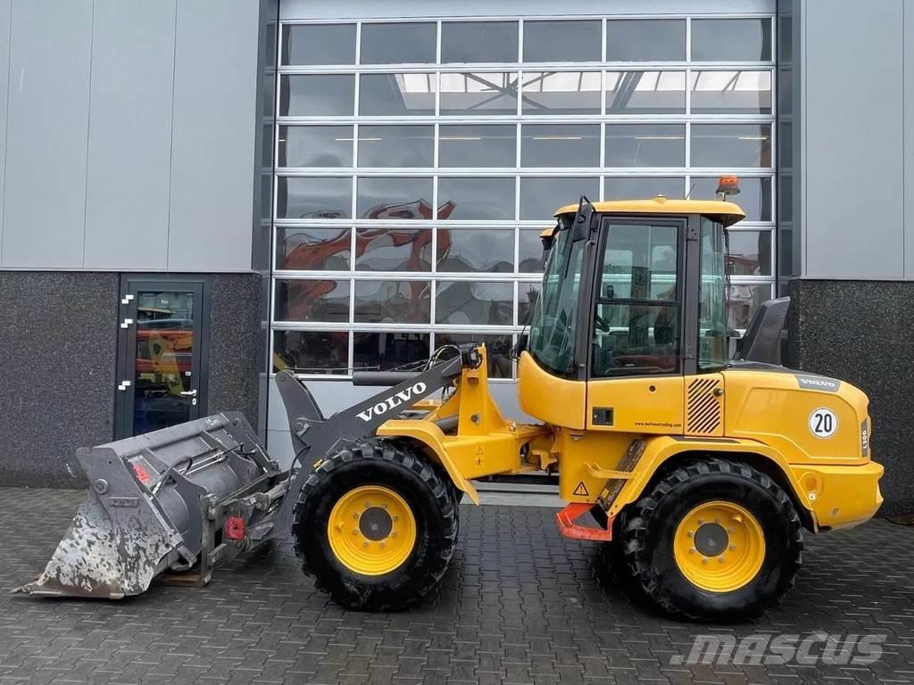 Volvo L30G Kolesové nakladače