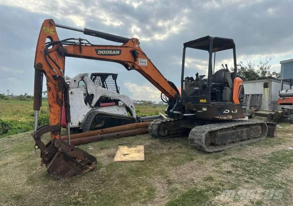 Doosan DX50 Pásové rýpadlá