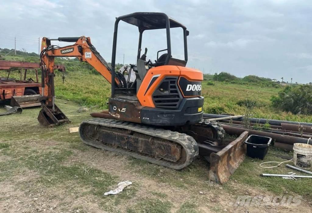 Doosan DX50 Pásové rýpadlá