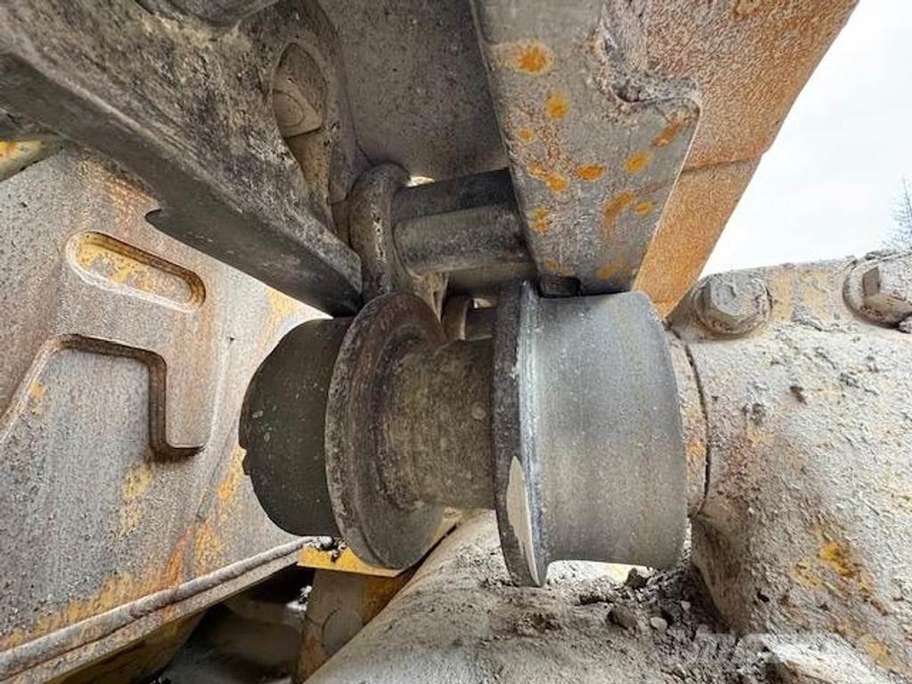 Komatsu D375A-8 Pásové dozéry