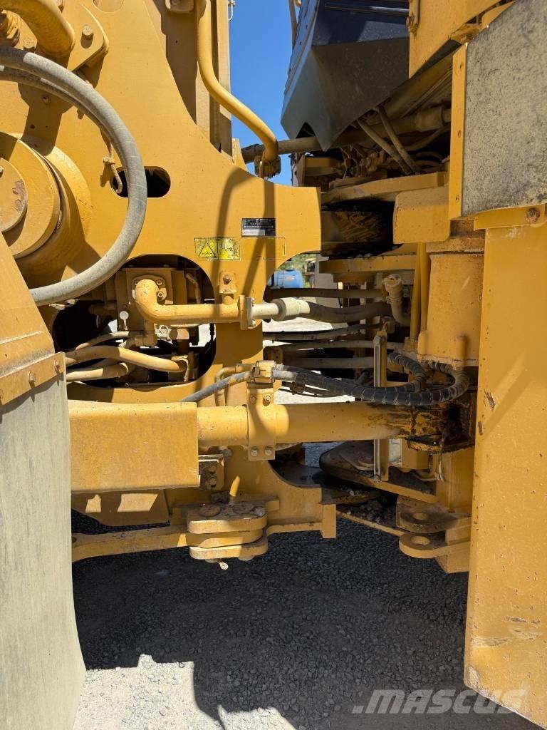 CAT 988 H Kolesové nakladače