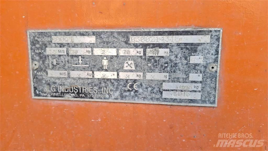 JLG 800AJG Kĺbové plošiny