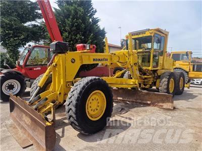 Komatsu GD 521 A-1 Grejdery