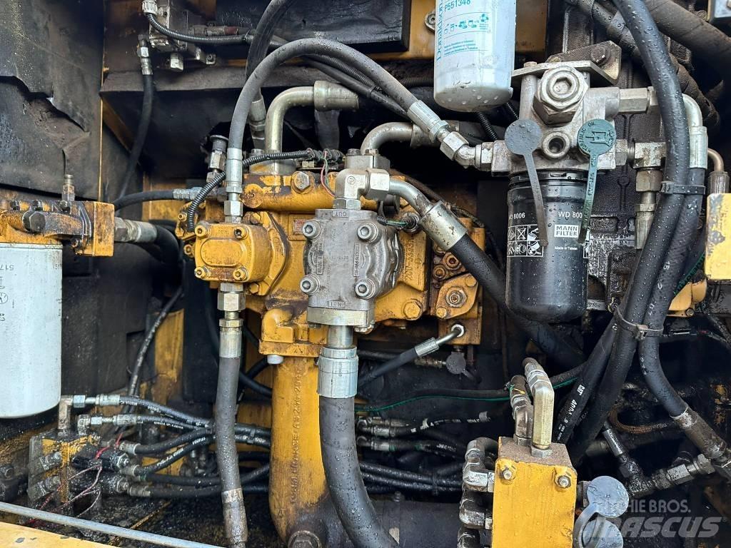 CAT 325DL Pásové rýpadlá