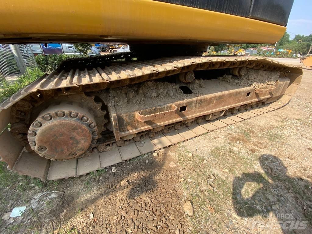 CAT 324D Pásové rýpadlá