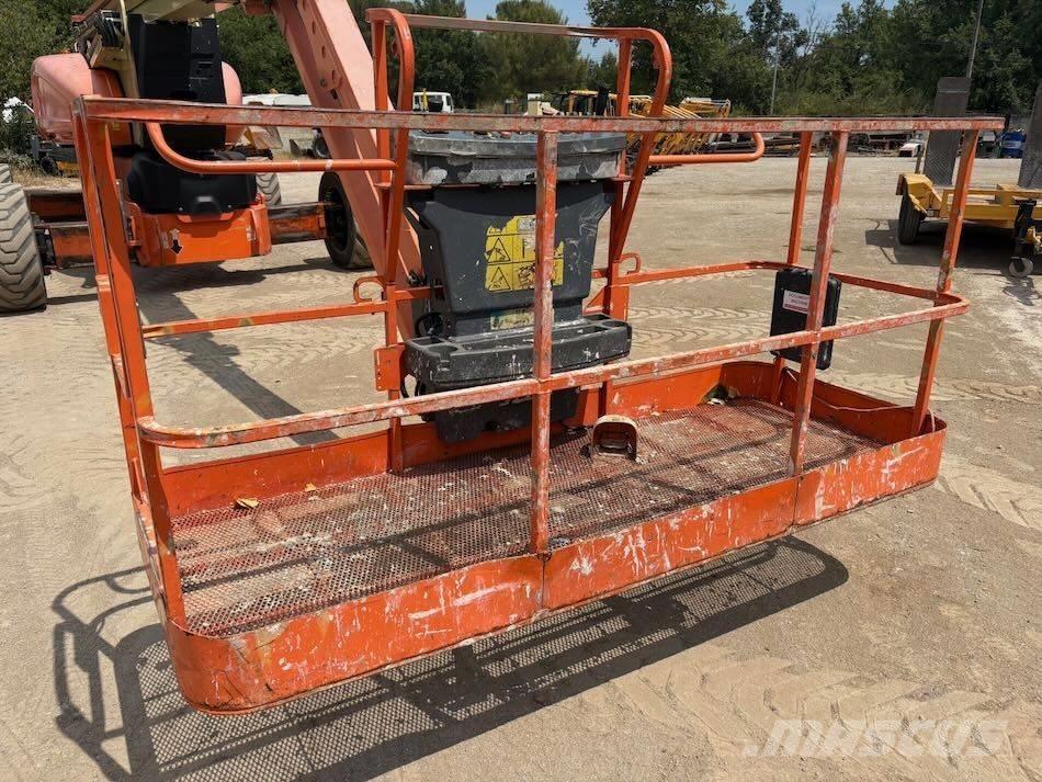 JLG 1250 AJP Kĺbové plošiny
