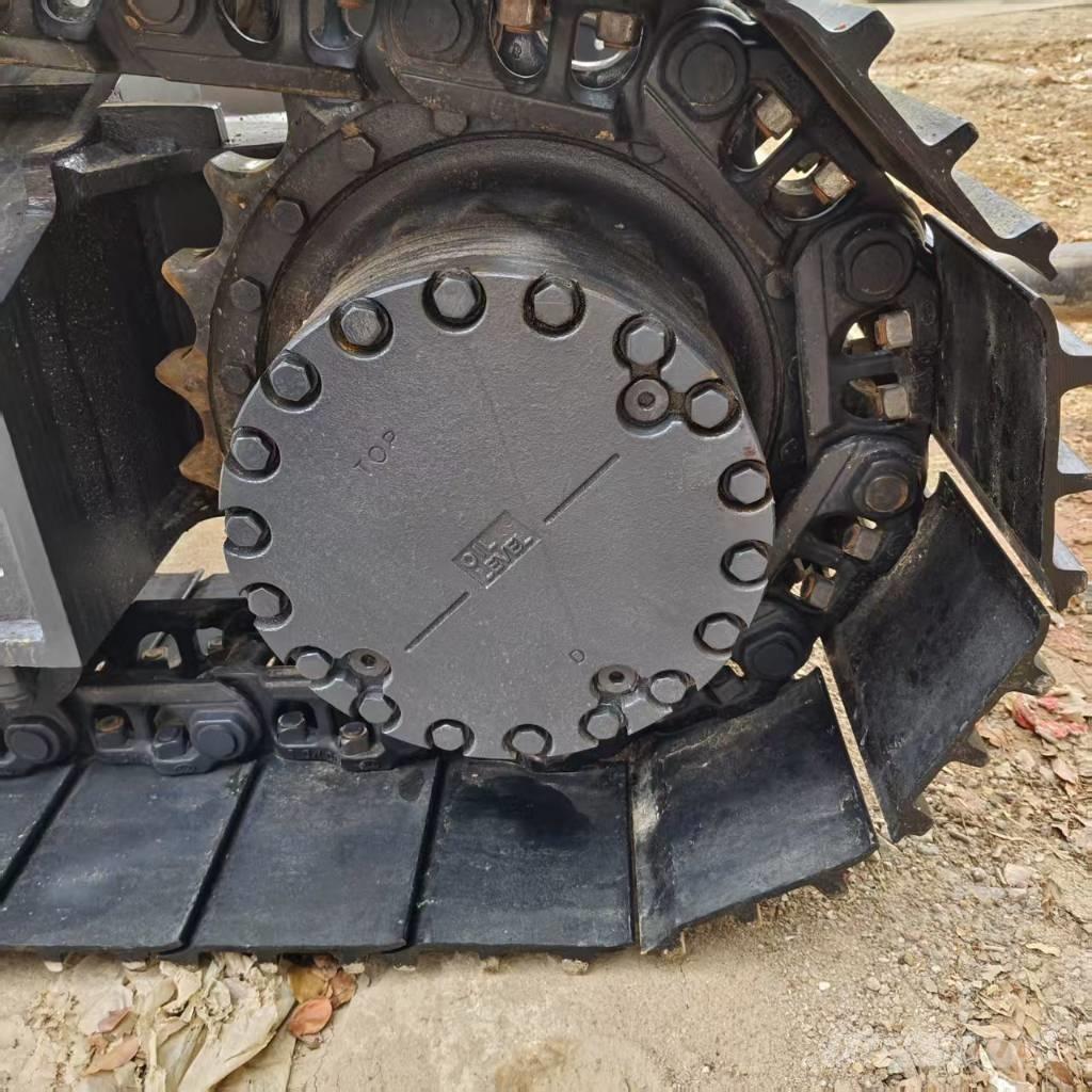 Komatsu PC 200-8 Pásové rýpadlá