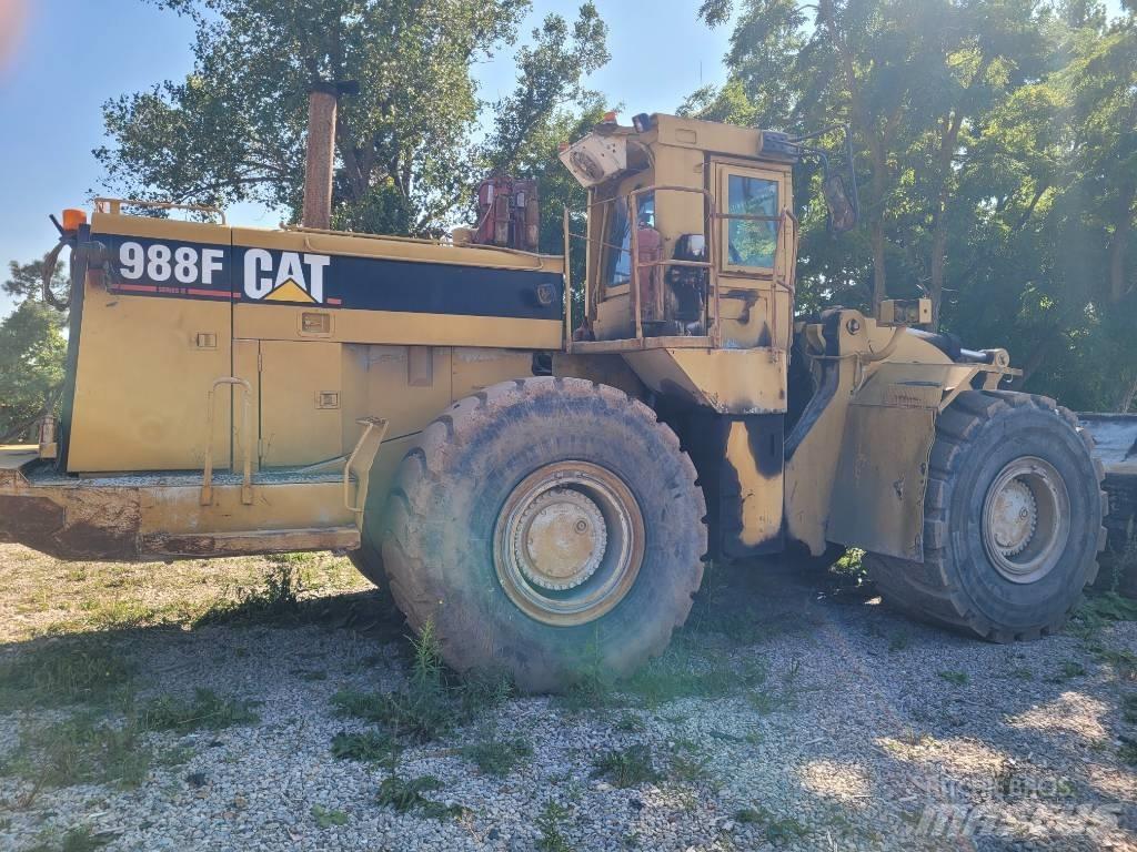 CAT 988 F Kolesové nakladače