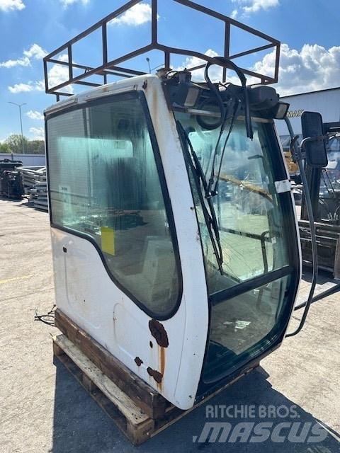 Liebherr R 914 C CAB Kabíny a interiér