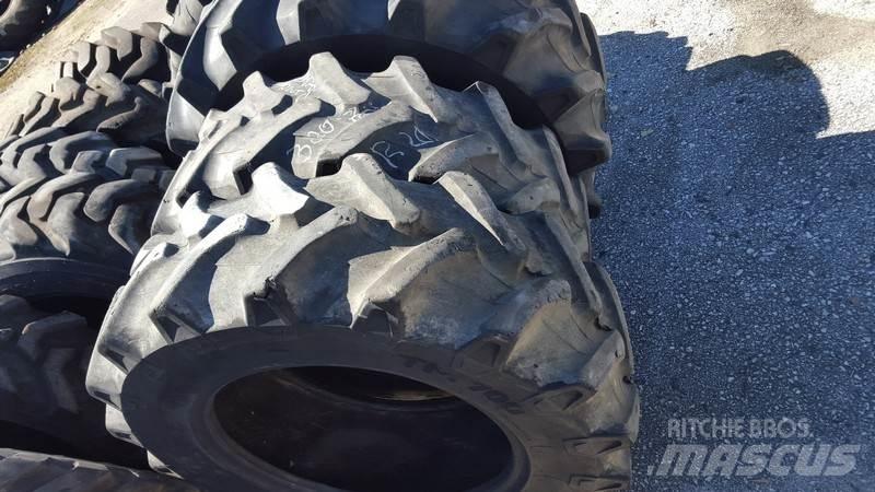  Pneus 300/70R20 Pneumatiky, kolesá a ráfiky
