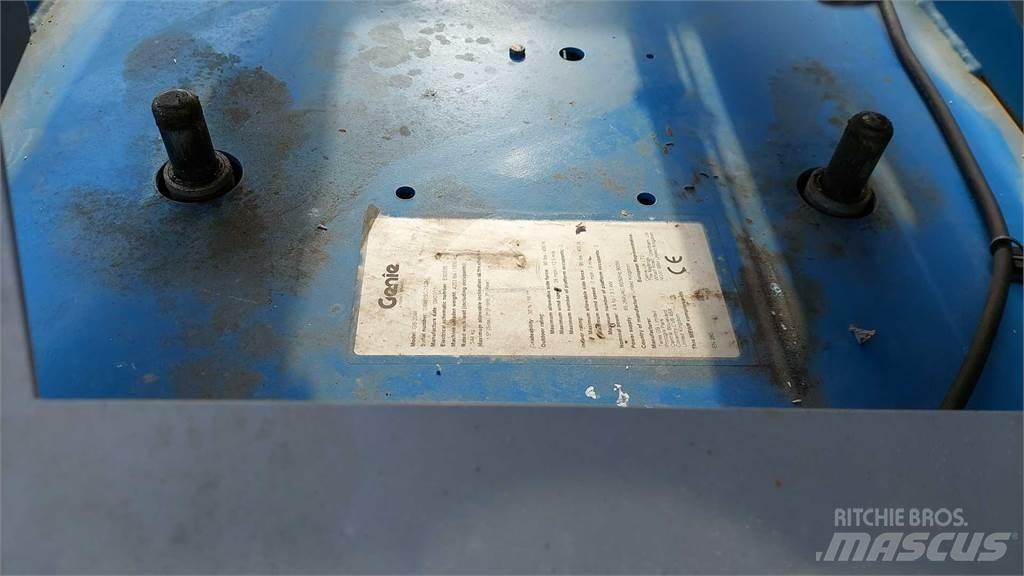 Genie GS2046 Nožnicové zdvíhacie plošiny