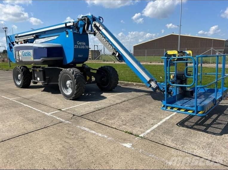Genie ZX 135/70 Kĺbové plošiny