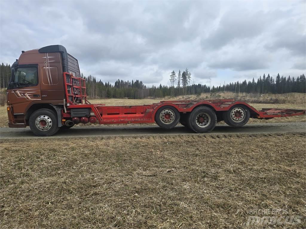 Volvo FM12 8x2 Nákladné automobily na prepravu lesných strojov