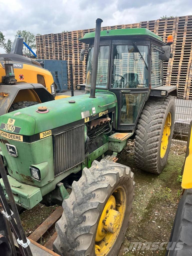 John Deere 3040 Traktory