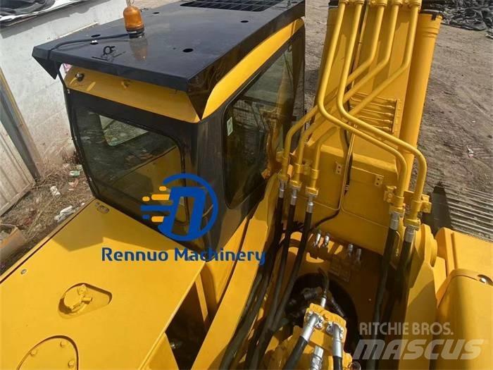 Komatsu 350-8 Pásové rýpadlá