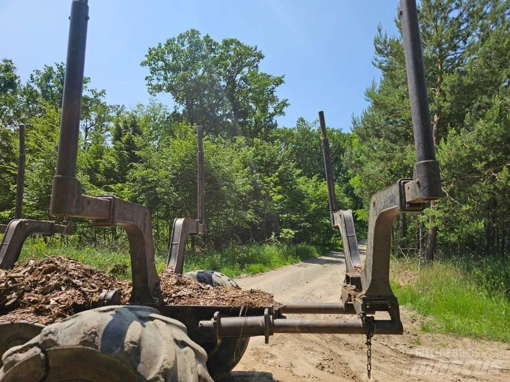 John Deere 1210 G Lesné traktory