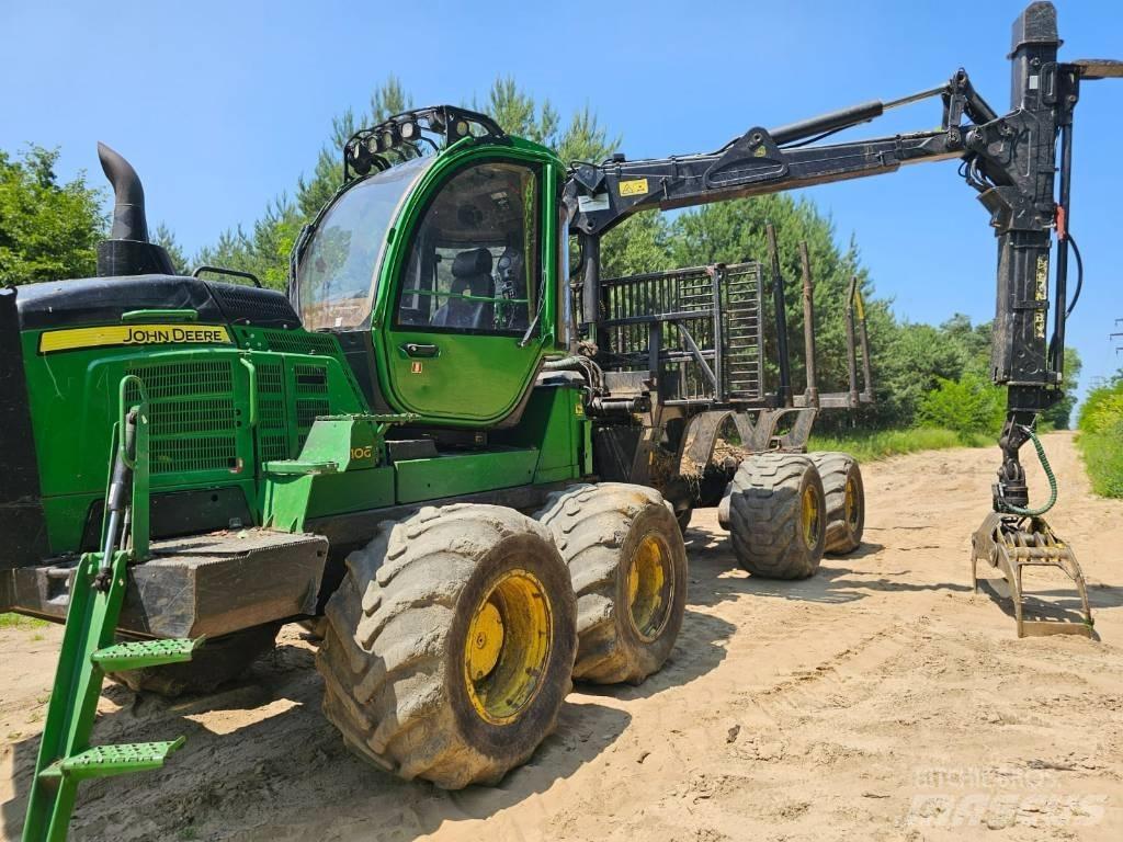 John Deere 1210 G Lesné traktory