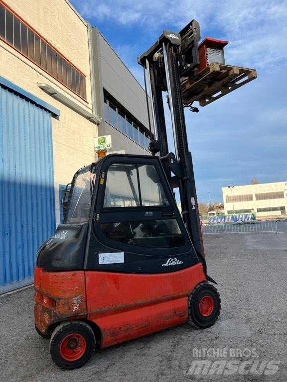 Linde E 25 Akumulátorové vozíky