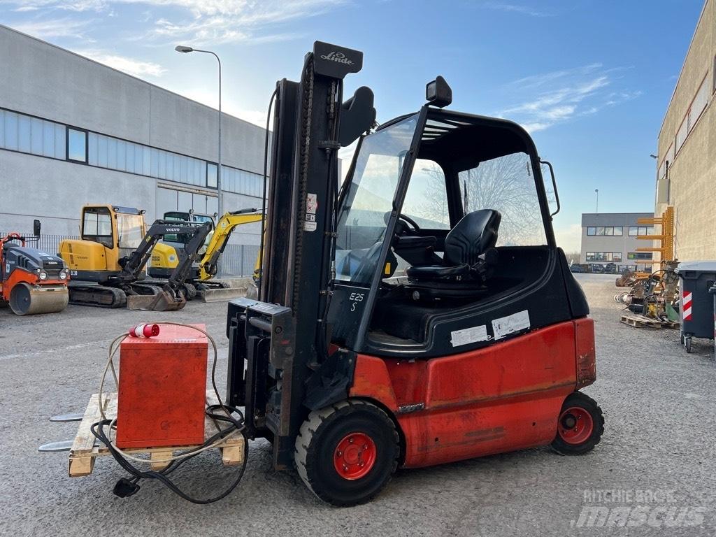 Linde E 25 Akumulátorové vozíky