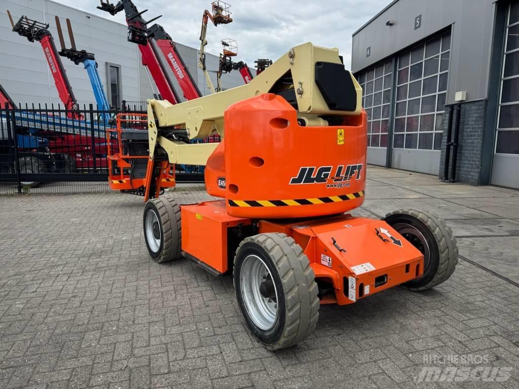 JLG E 450 AJ Kĺbové plošiny