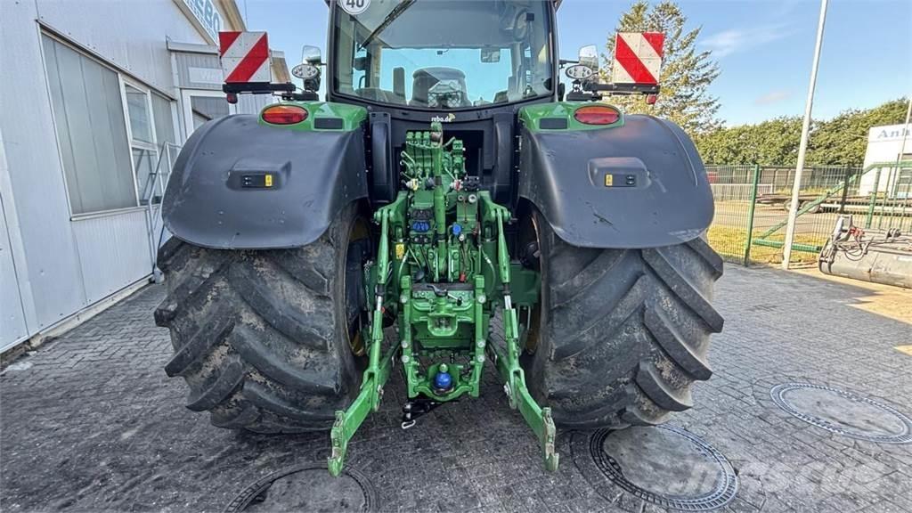 John Deere 6R195 Traktory