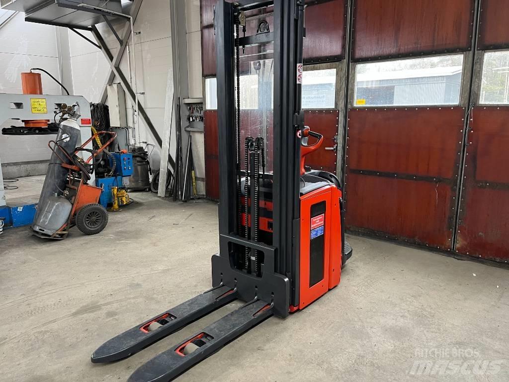 Linde L14AP Samohybné vozíky