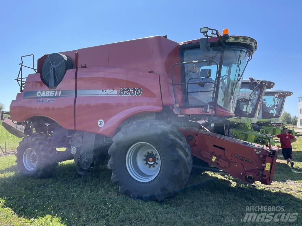 Case IH AF 8230 Kombinované zberacie stroje