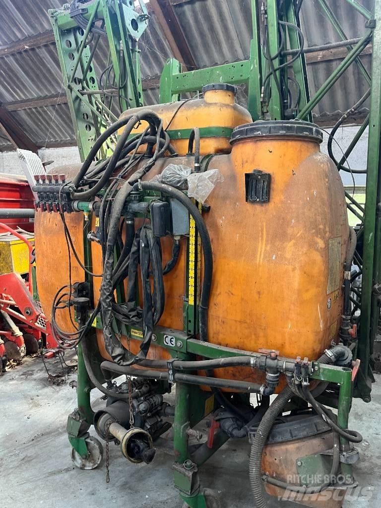 Amazone UF 1200 Nesené postrekovače