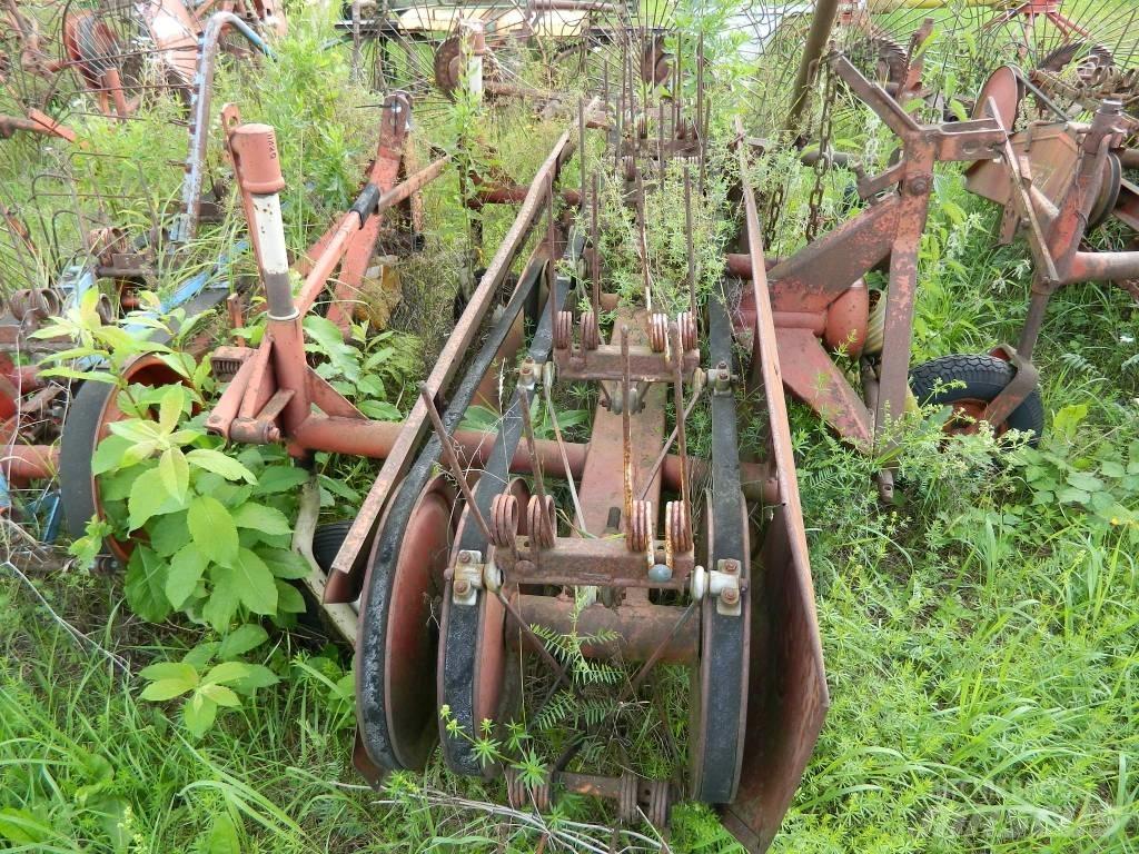 PZ 2400 Obracače a zhrabovače sena