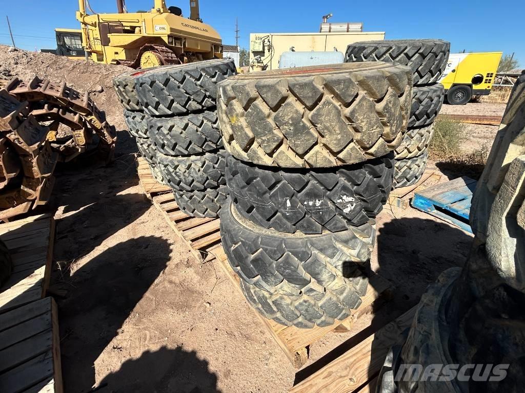 Bobcat 12x16.5 Tires Pneumatiky, kolesá a ráfiky