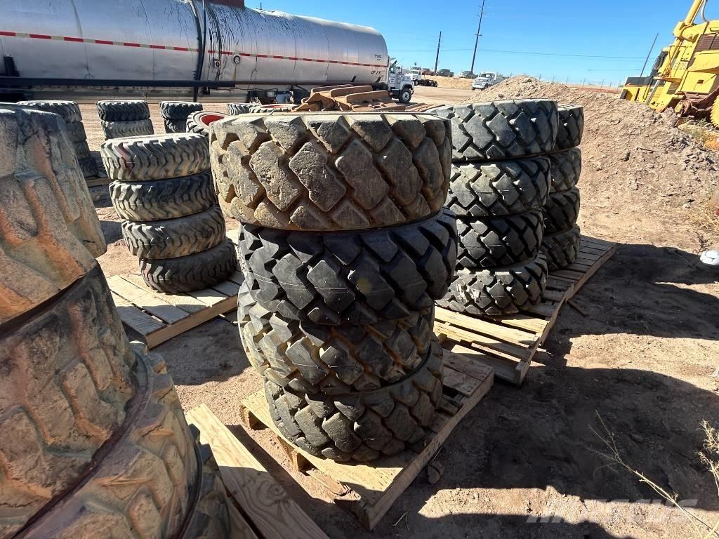 Bobcat 12x16.5 Tires Pneumatiky, kolesá a ráfiky