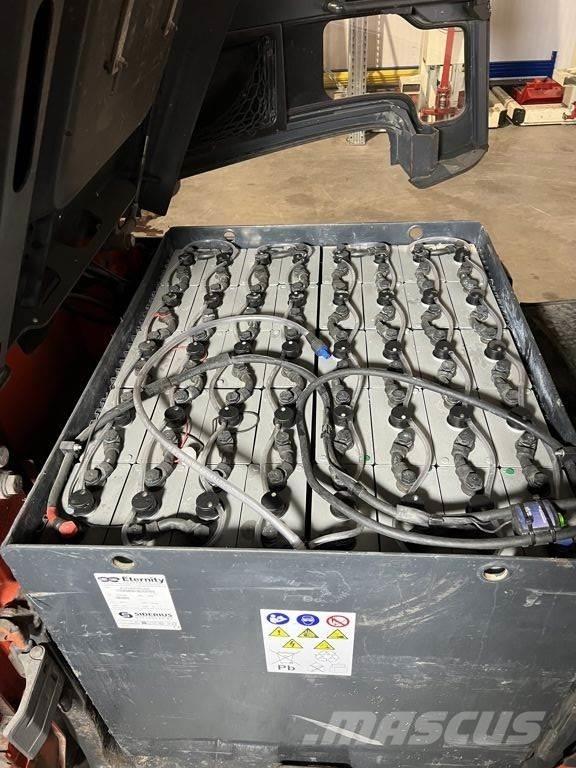 Linde E30/600HL-01 Akumulátorové vozíky