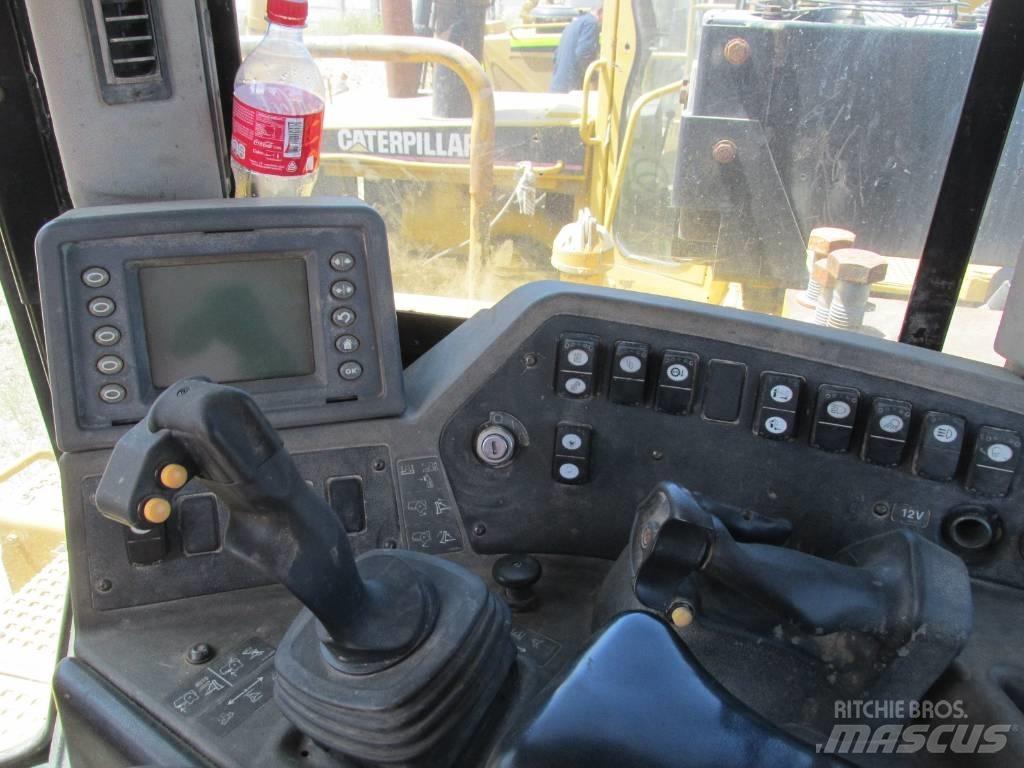 CAT D 9 T Pásové dozéry