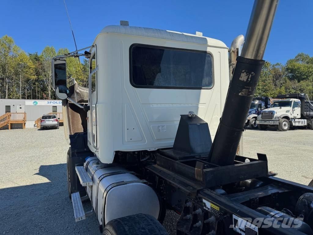 Mack GU713 Sklápače