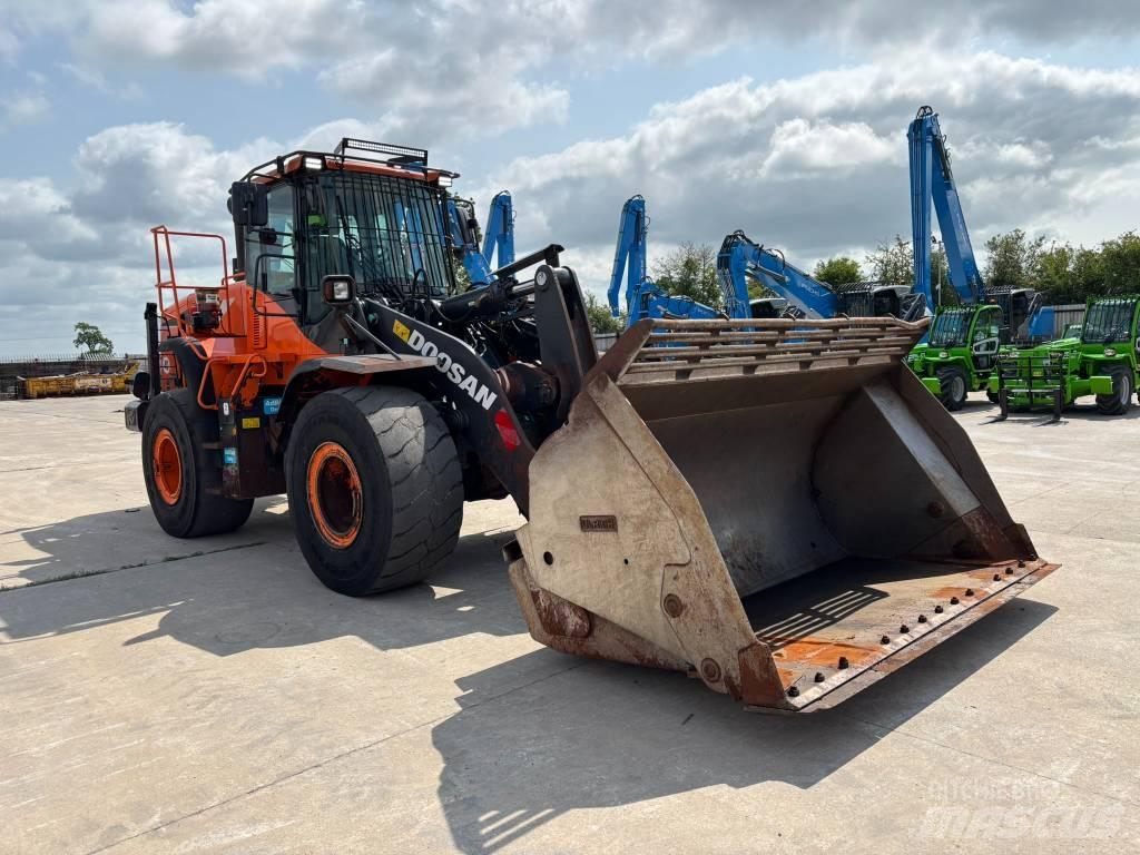 Doosan DL 300-5 Kolesové nakladače