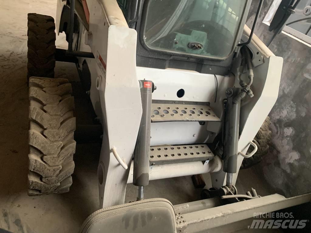 Bobcat S 300 Šmykom riadené nakladače