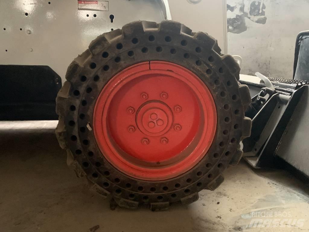 Bobcat S 300 Šmykom riadené nakladače