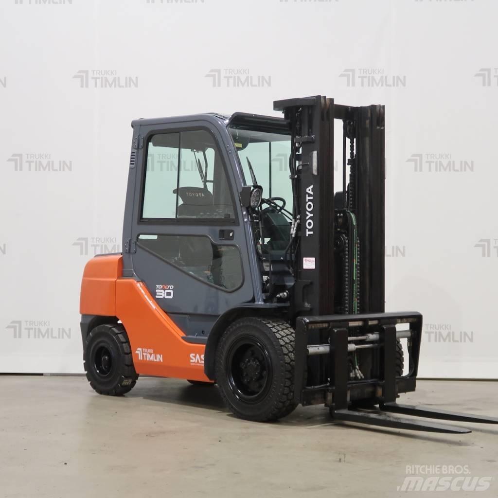 Toyota 02-8FDF30 Dieselové vozíky